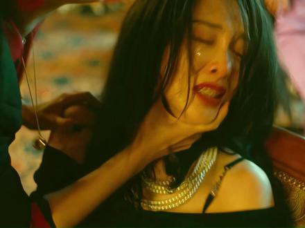 闺蜜用最极端的方式,给了绝境中的她一个明天#电视剧人之初 #人之初女性角色自我意识的觉醒