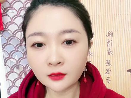 你喜欢白色还是黑色穿衣搭配#小常识每天为你更新