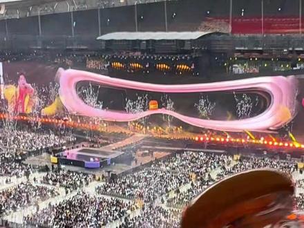 好怀念奔赴鸟巢的日子 这个vlog也是被我剪出来了!鸟巢夯,黄子弘凡爆!#黄子弘凡#vlog#鸟巢 #除了快乐禁止入内 #黄子弘凡鸟巢