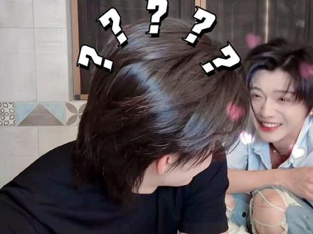 这块给我笑得不行了😂普普好可爱呀!哈哈哈哈哈!☁️:哥哥你在干嘛?承认吧云旗,你也被他可爱到了吧❥(ゝω・✿ฺ)#郝熠然 #云旗 #向往的生活 #抖音看世界 #你是凭实力刷到的