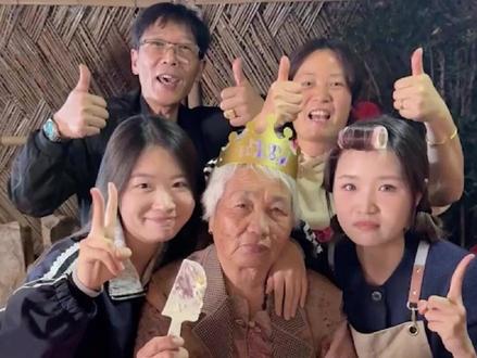 #野猪啾一 来啦!#莆田 2025年中国旅游日主题活动暨“#穿越北大 ”状元文化季为你解答五百万网红的爆火秘密。跟着“导演”学习莆田话,呐喊“莆田非常好!”。#灵秀莆田荔景如画