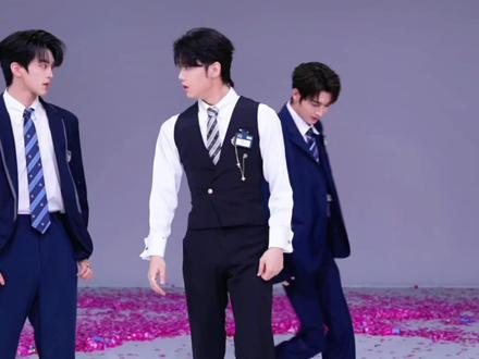 #喜悦 #喜悦X #喜悦X一心 #喜悦X萝卜 #喜悦阿祖 我举报 两个x班的幼儿园小朋友带坏隔壁班的小朋友@X-一心❤️(喜悦) @X-🥕萝卜🥕(喜悦)