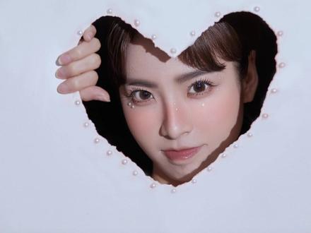 赶个A4纸撕爱心的末班车~很简单很好看哦~#拍照 #a4纸爱心拍照教程 #a4纸拍照 #a4纸撕爱心 #写真 #手工