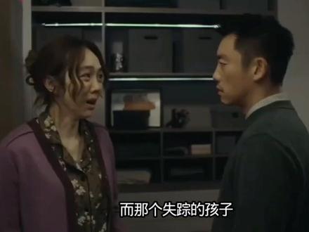 看不见的罪恶,往往就藏在身边日常里。#电影消失的人 #看消失的人衣柜里的洞好窒息 #电影消失的人每条线都值得细品