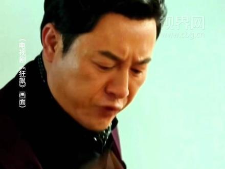 网红“小颂文”西装造型直播 模仿张颂文“高启强”经典台词,直播间在线人数超2万 吸粉近40万,明星仿妆或成直播间“流量密码”。#小颂文 #张颂文 #高启强