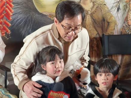 来完成两年前的约定了 又来见成龙叔叔了~#熊猫计划之部落奇遇记 #熊猫胡胡