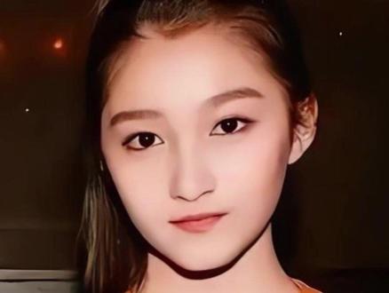鹿晗关晓彤被曝早已情断:八年顶流之恋,在沉默中走向终章? #把你买的甩到评论区 #好穿的衣服总是反复搭配 #一生要强的防晒女人