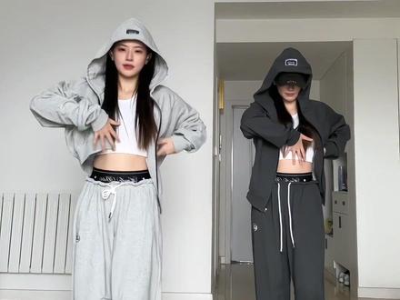 唱跳滑溜溜海豹舞🦭每个每个哈达~每个每个汉! #滑溜溜海豹舞挑战 #我的2025舞蹈回忆 #抖音舞蹈年终盘点 #抖音热门舞蹈计划 #SMILEDDD