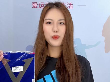 骄猛白金V,粘性套胶首选,来我直播间看看吧#好产品一起分享 #质量第一诚信为本 #我要上热门 #产品实拍 #乒乓球 #打乒乓球 #乒乓球套胶