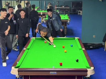 20 号下午 2 点郑宇伯对战薛珍麒,这场万众瞩目的比赛老铁们更看好谁能拿下胜利?评论区告诉我#郑宇伯 #薛珍麒 #乔氏五百万 #掌御球杆 #掌御扭转乾坤 @掌御球杆-张鹏飞