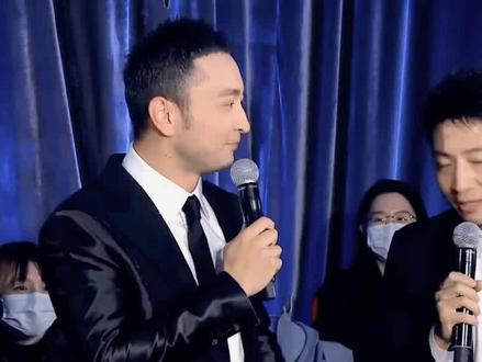 撒贝宁春晚候场松弛尼格买提加速过词#撒贝宁 #尼格买提 #春晚