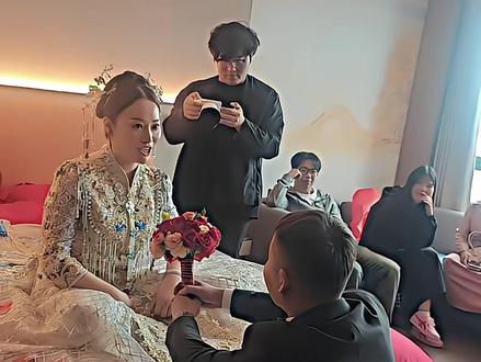“白色婚纱迎来了她真正的主人”#结婚 #爱情 #摩洛哥女孩