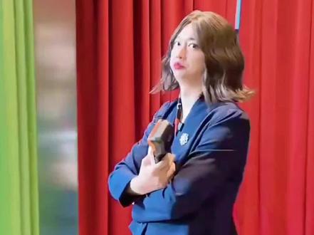 #周小闹 吴经理成功掌握了紫薯精的使用方法;看店长热闹,又获得了紫薯精的使用权。截止3月22日,孙晓晓(紫薯精)一共被扣了 9913 元。#紫薯精