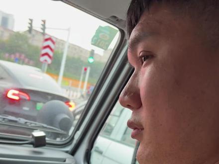 闺蜜老公,开了一辆没有液晶屏的车来接我们…..