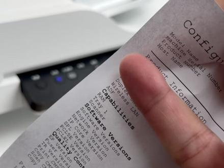 打印成本不再愁!惠普323打印机系列粉盒硒鼓更换 视频适用于惠普“捷”系列打印机,型号包括323dnw/323sdnw/323sdn/#开学基础开学的vlog就不基础 303d/303dnw/323d/301dn。这个粉盒型号是w1810a(x) ,硒鼓型号是w1816a。这种分离式硒鼓和联想兄弟的还不一样,这款直接可以取出粉盒更换就可以,不需要联连同鼓架取出来,换取还是挺方便的。国产容量是约3000页,印量比新机自带的多,性价比更高。更换步骤:1按下中间按钮,打开前盖,取出旧粉盒。2拿出新粉盒,取下橘色塑料盖,水平摇匀粉盒数次,安装回打印机。3关闭打印机前盖,测试使用。谢谢您的观看,请点赞+收藏+评论,感谢您的支持。更多打印机耗材可以进店了解,收藏领券。视频耗材均由慧印品牌提供。#惠普打印机 #惠普硒鼓 #好物推荐🔥 #办公耗材