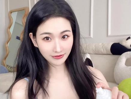 学生保湿补水水乳美白 1e37d009fff3b6bea518fca063d834a8~tplv-dy-resize-origshort-autoq-75:330.jpeg?x-expires=1982034000&x-signature=cLuoEVMguGF72UmVrhzru0RYn%2Bo%3D&from=3213915784&s=PackSourceEnum_AWEME_DETAIL&se=false&sc=cover&biz_tag=pcweb_cover&l=021666677159141fdbddc03000604618a42112f40000023efc491