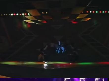 郭富城VS罗志祥《狂野之城》卖家秀与买家秀 郭富城的经典舞曲《狂野之城》被无数歌手致敬模仿过,其中以模仿郭富城闻名的小猪罗志祥当然也不例外。来看看两人在28岁时各自表演的《狂野之城》吧!非常精彩!#郭富城 #演唱会 #没有对比就没有伤害 #罗志祥 #郭富城演唱会