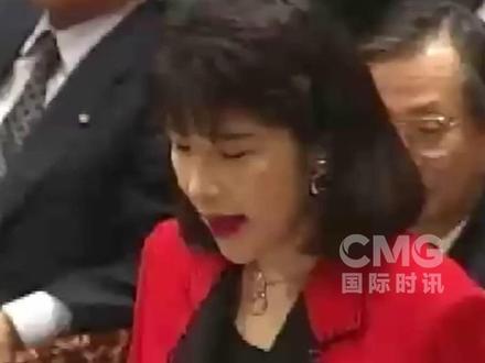 #高市早苗早年质问村山富市日本凭什么道歉 近日,一段九十年代时任议员高市早苗与时任日本首相村山富市在日本国会辩论的视频引发关注。现场,高市早苗质问村山富市:“什么算是侵略行为?什么算是过错?”。她质问村山富市凭什么以首相身份代表日本承认当年日本对外战争中的行为是错误的。村山富市明确回答,当时日本军队不断进攻中国本土以及进攻东南亚多个国家的行为, “犯下重大错误”。