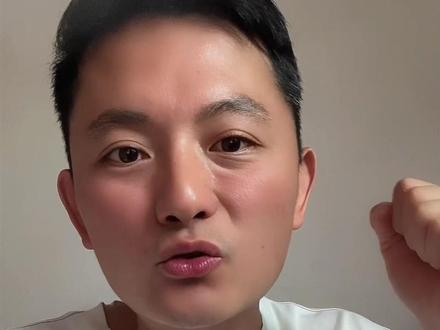 马刺大胜雷霆,最大功臣当属哈珀,抢七大战裁判不抢戏胜负难料! 马刺VS雷霆,马刺主场大胜对手,将比赛拖入抢七大战,文班跟哈珀当属功臣,虽然福克斯依然拉胯,但马刺外线全开,雷霆替补全部哑火,sga被迫陷入单打,仅仅三次罚球,雷霆输的不冤#马刺VS雷霆g6 #文班亚马 #sga#马刺胜雷霆西决拖入抢七 @DOU+小助手 @DOU+上热门