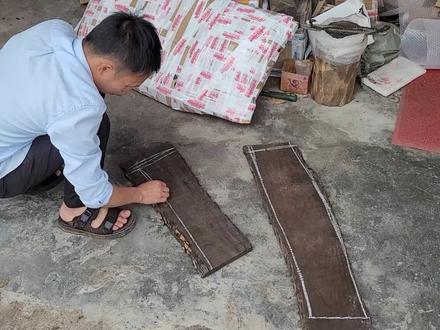 地下挖出来的千年乌木雕刻一副牌九,北京老板看到后,估价2万元 #乌木 #阴沉木 #红木 #收藏