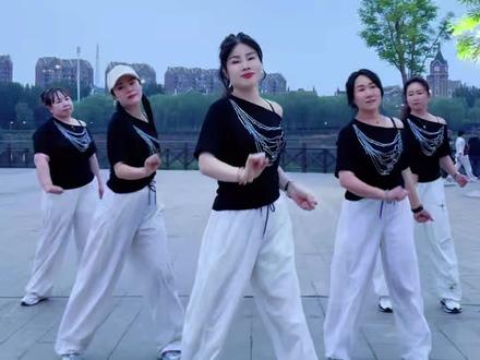 经典老歌新跳,得意的笑@巧妙 @#动感新时代广场舞