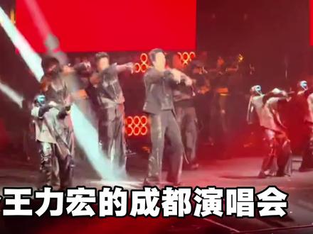 马斯克点赞王力宏成都演唱会的伴舞机器人,又是来自中国杭州! #马斯克 #王力宏成都演唱会 #宇树科技 #王兴兴 #杭州人