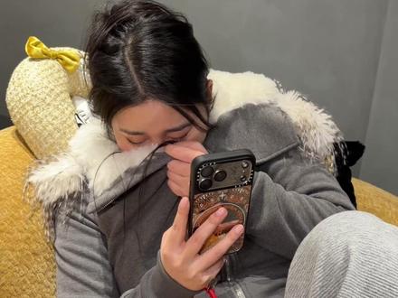 外网巨火的那对情侣也分手了… 大家应该都多少刷到过他们的高跟鞋翻跟头测评,真的很可爱
#吃瓜#情侣#爱情的本质#情侣博主#dou斯卡2025