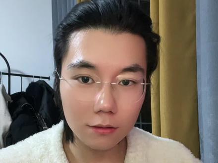 给你们搞这个唐古拉变装我膝盖都跪秃噜皮了,快试试吧
#唐古拉我的爱人啊 #白衬衫变装 #健身干货 #拍照姿势 #健身拍照