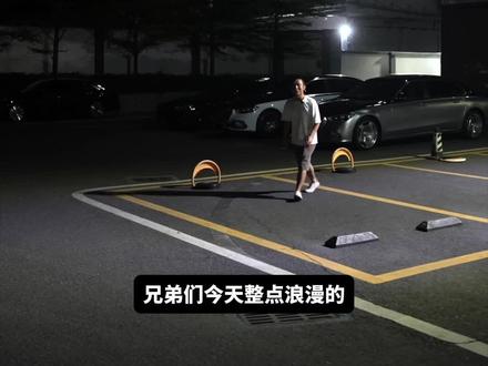 我让迈巴赫飞起来了 迈巴赫和S级的灯光语言非常丰富,天使之翼,流星雨,主动式氛围灯,尾灯,后视镜投影灯等等的灯光元素造就了新款W223的审美新风尚。#广州迈巴赫s480改装 #迈巴赫s480升级天使之翼 #撸奔奔的小龙龙