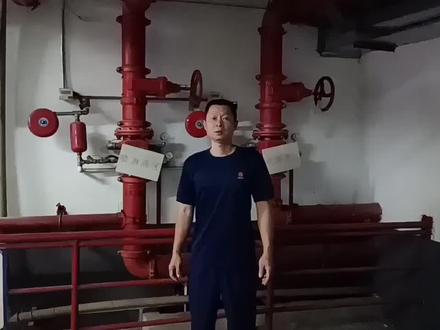 压力表的mpa读作兆帕。是压强的单位,全称为兆帕斯卡。1Pa是指1N的力均匀的压在1m²面积上所产生的压强,1兆帕=1000000帕,也可以写成1MPa=1000000Pa。
如果建筑高度很高(三十层以上),建筑供水系统标准合理,可按;高、中、低区。