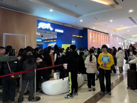 老母亲陪大闺闺追逐爱好的一天#跑男 #南开大悦城 #跑男部落快闪店