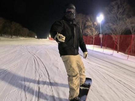 沉浸式爽滑北大湖星光大道 在零下25度的雪道上冻成🐶#北大湖滑雪度假区 #insta360 #单板 #马上出发玩尽兴 #滑雪