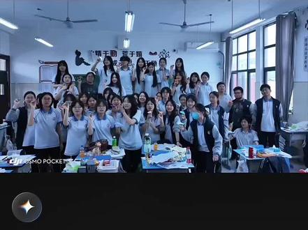 手一抖做出了“毕业回忆胶片滚动效果”#剪辑教程 #剪映 #创作者伙伴计划 #人类对剪映的开发不到百分之一 #我的高考回忆录