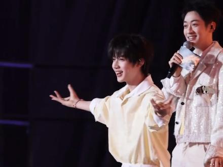 论魏子宸把所有一二代师兄的舞全部跳会,而抖音热曲懵懵的纯正峰峻味 #TFBOYS #时代少年团 #随舞#魏子宸