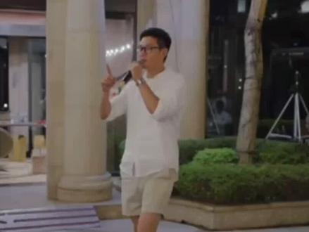 毛不易“空降”婚礼现场,低调献唱《给你给我》,台下瞬间沸腾! #毛不易 #婚礼 #张远 #黄霄云