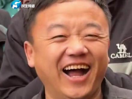 1月26日(采访)#河南省南阳市南召县 曾被河南人帮助的山东货车司机,携礼品再次回河南,当面感谢好心人。热心的河南小伙儿知道后,特意驱车30公里,专程去接他,助力这场双向奔赴。网友:太温暖了,一碗烩面牵动两省人的心,进了河南,处处是亲人啊。