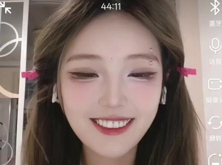 当我和女朋友打视频玩指出ta是谁……#la #小游戏