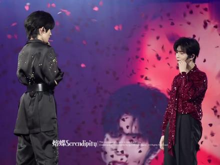 2026523曼谷永恒开端演唱会《同花顺》 底牌没有你我不认#属于他们的舞台 #黄星#邱鼎杰