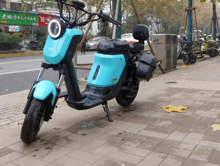 小伙嫌电动车速度太慢,刚买一个月,4000多买的现折2800,值吗?