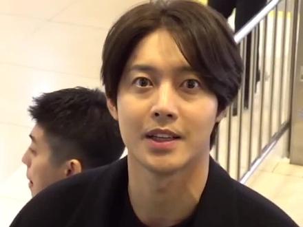 金贤重出道已经有15年了,我还记得尹智厚#金贤重 @第一弹