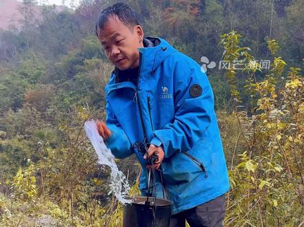 张家界七星山荒野求生决赛第8天,“老农民”苗王给发芽的蔬菜浇水,希希望菜长快点 无缝衔接自己的食物 #张家界七星山 #荒野求生 #种田 #农业种植