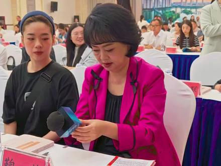 央视主持人鞠萍在千年古城、简牍文化名县湖北云梦