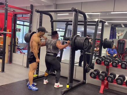 练完腿抽筋半小时,有知道抽筋的痛苦么?💔💔💔#合肥健身 #练腿的快乐 #深蹲 #练腿 @抖音小助手 @动力实验室官方号