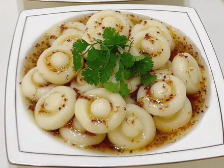 山药菇菇#立秋后多给孩子们吃山药,像我这样做简单又营养,糯叽叽的,一口下去超有嚼劲,淡淡的桂花香混合着山药的糯香!#桂花#山药