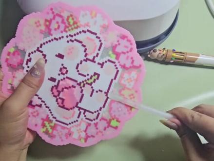 拼豆 扇子扇柄教程
完美扇柄,宝宝们注意安全哦#拼了个豆 #拼豆 #扇子 #拼豆图纸 #教程