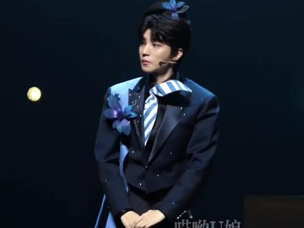 今天谢幕氛围
他都没笑了🥺 尊重演员尊重话剧吧
#王俊凯 #王俊凯话剧