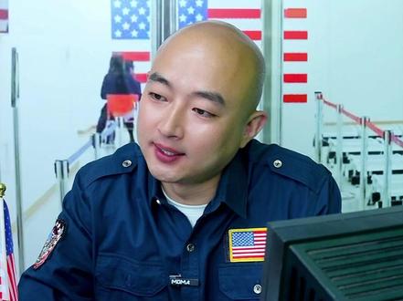 美签攻略:退休人员如何成功申请探亲签 退休人员申请美国探亲签证,核心围绕探亲目的真实性和回国约束力两大审核重点突破!申请需备齐关键材料:亲属关系公证、美国亲属合法身份证明及邀请函,退休证、养老金流水等资金证明,详细探亲行程单;同时强化国内约束力材料,如房产、存款、国内亲属关联等。面签时如实清晰表述探亲目的、停留时长,明确无赴美定居 / 工作意图,材料真实完整 + 面签表述顺畅,助力退休人员顺利获批美签。
#美签 #美国签证 #美签攻略 #美国探亲签证