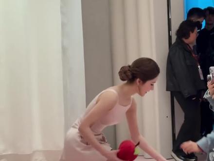 难怪赵露思能长红,原来她的大粉每个都实力不凡!