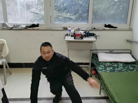 烟台二中生活:体育教学游戏(热身+跳跃篇章)激情猜拳+青蛙跳水 #校园生活 #趣味运动 #体育课 #体育老师