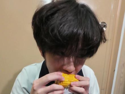 雷霆鸽子 我爱吃玉米!!
#疯狂的鸽子 #嘉琦舞 #抽象